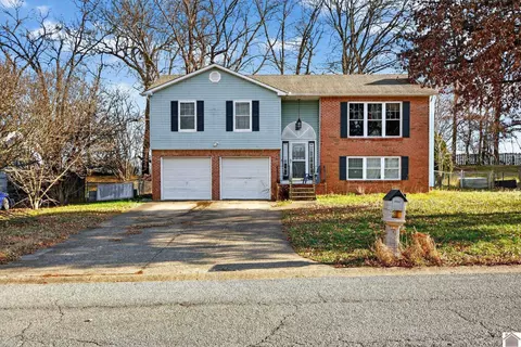 133 Oak Tree Dr, Oak Grove, KY 42262