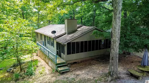 35 Castlewood Dr, Cadiz, KY 42211