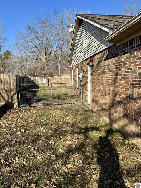 121 E 23rd St, Benton, KY 42025 photo 3