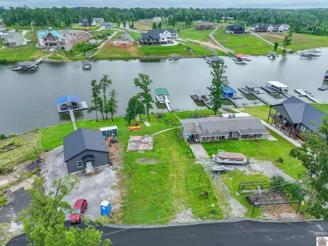 170 Concord Dr, Gilbertsville, KY 42044