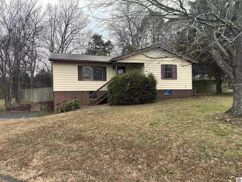 104 Green Acres Ln, Benton, KY 42025
