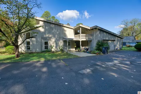 17 Vaughns Chapel Rd, Calvert City, KY 42029