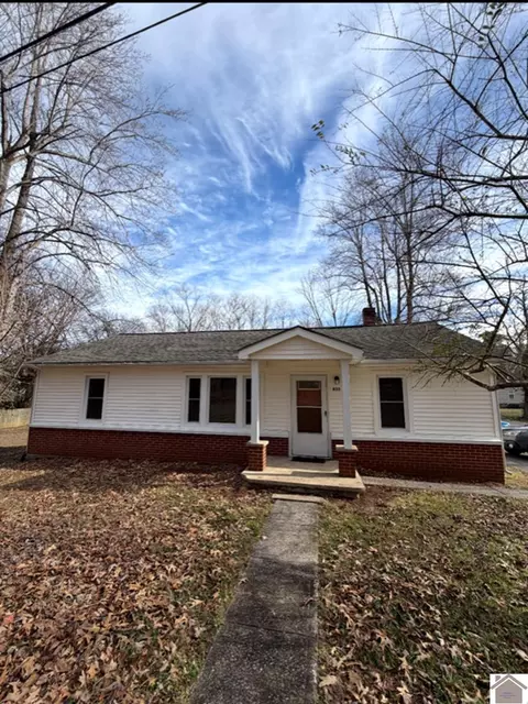833 Cedar St, Calvert City, KY 42029