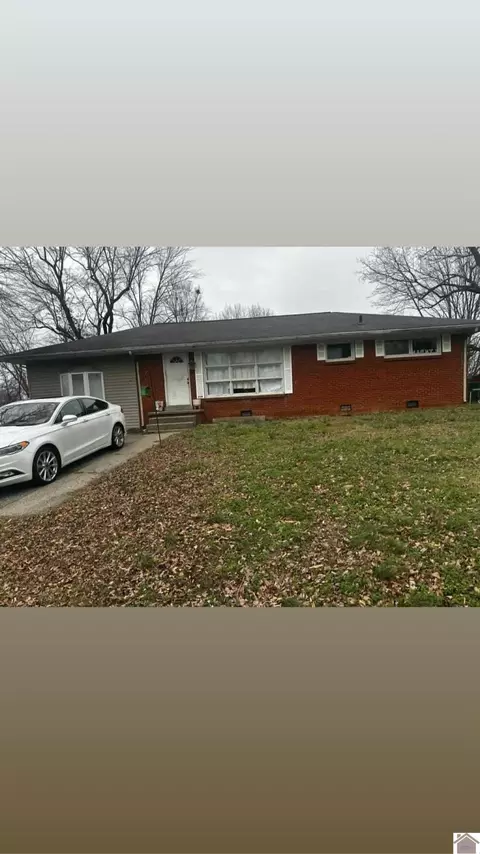 719 Crabapple Dr, Calvert City, KY 42029