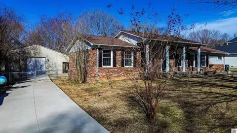 6025 Guyline Dr, Paducah, KY 42001