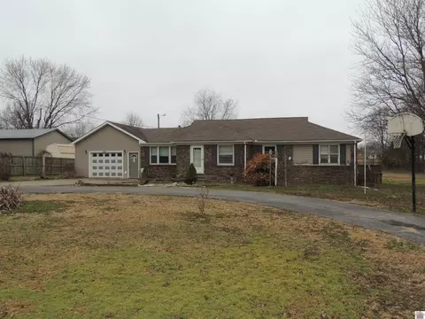 244 Ash Dr, Mayfield, KY 42066 photo 2