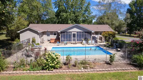 223 Circle Dr, Mayfield, KY 42066 photo 2