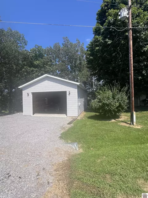 510 Carriage Cove Rd, Cadiz, KY 42211