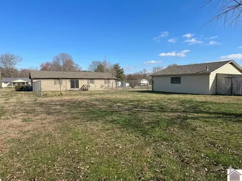 331 Perry, Mayfield, KY 42066 photo 5