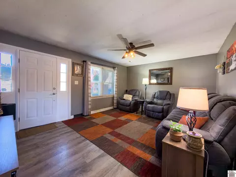 73 Whispering Oaks Loop, Mayfield, KY 42066 photo 2
