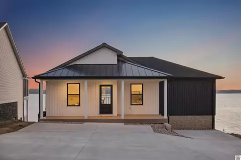 631 Sherwood Dr, Gilbertsville, KY 42044