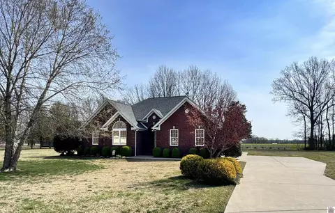 7020 Dana Dr, West Paducah, KY 42086