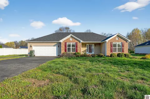 302 Victoria Ct, Hopkinsville, KY 42240