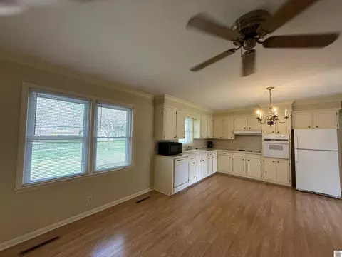 804 Guthrie Dr, Murray, KY 42071 photo 9