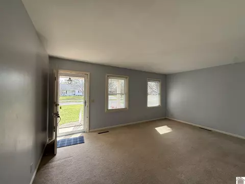 804 Guthrie Dr, Murray, KY 42071 photo 2