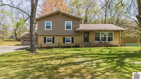 134 Edwards Dr, Paducah, KY 42003