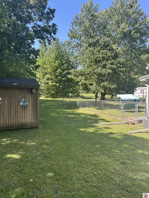 2211 Dixie Ave, Paducah, KY 42003 photo 2