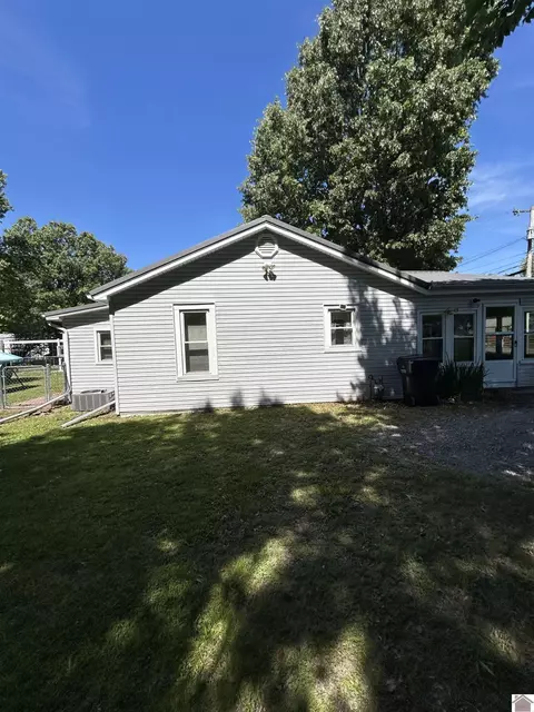 2211 Dixie Ave, Paducah, KY 42003 photo 3