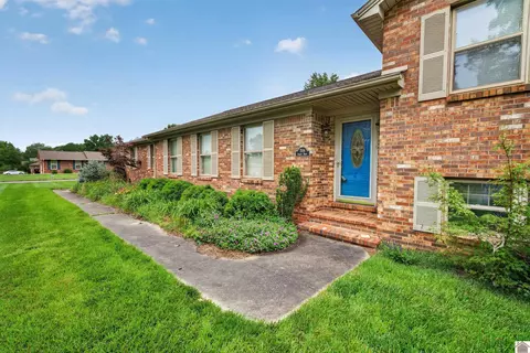 1504 Tabard Dr, Murray, KY 42071 photo 2
