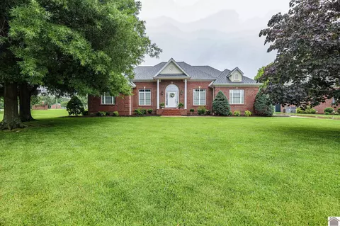 185 Willow Lake Dr, Paducah, KY 42003