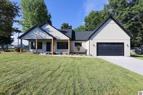 8210 Tarpan Trl, West Paducah, KY 42086
