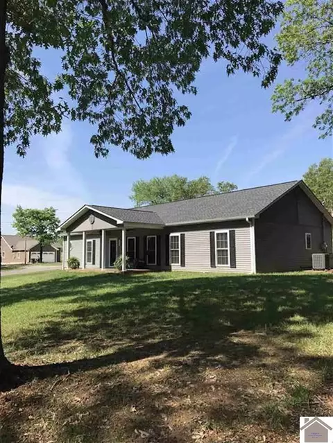 195 Passage Dr, Murray, KY 42071 photo 1
