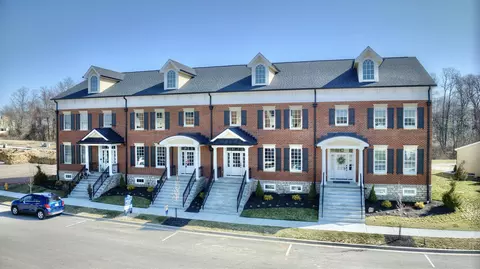 1087 Walburg Ave, Villa Hills, KY 41017