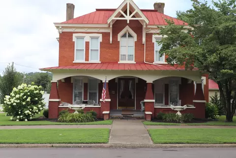 401 E 4th St, Augusta, KY 41002