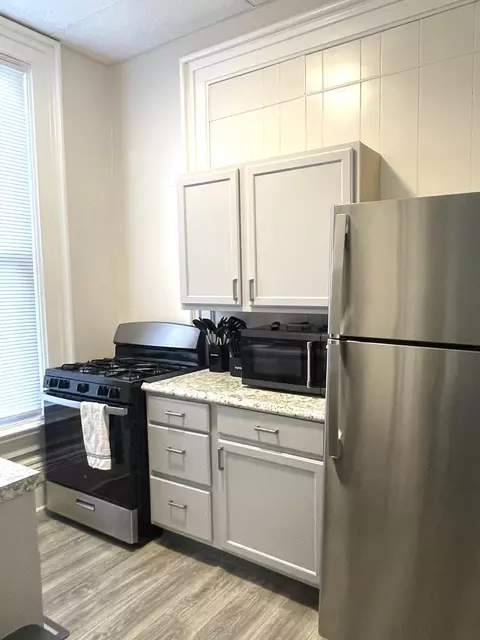 Kitchen - 1333 Scott St, Covington, KY 41011 photo 3 of 5