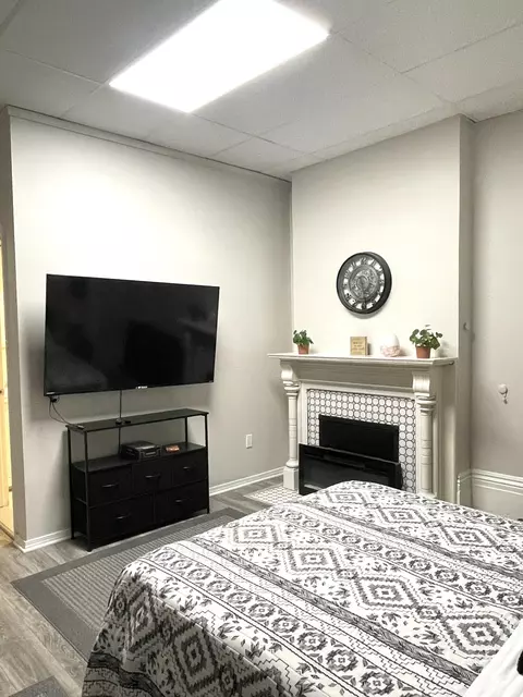 Bedroom - 1333 Scott St, Covington, KY 41011 photo 5 of 10