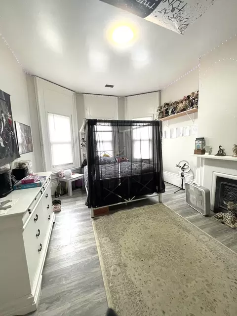 Bedroom - 1333 Scott St, Covington, KY 41011 photo 8 of 10
