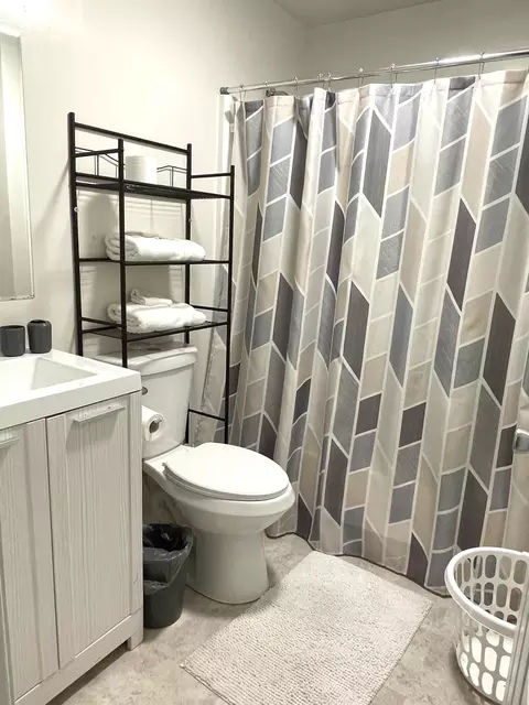 Bath - 1333 Scott St, Covington, KY 41011 photo 2 of 3
