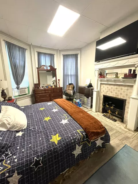 Bedroom - 1333 Scott St, Covington, KY 41011 photo 7 of 10