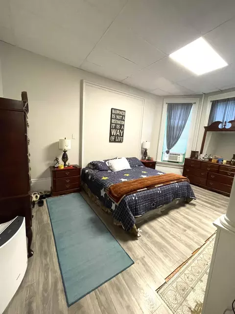 Bedroom - 1333 Scott St, Covington, KY 41011 photo 6 of 10