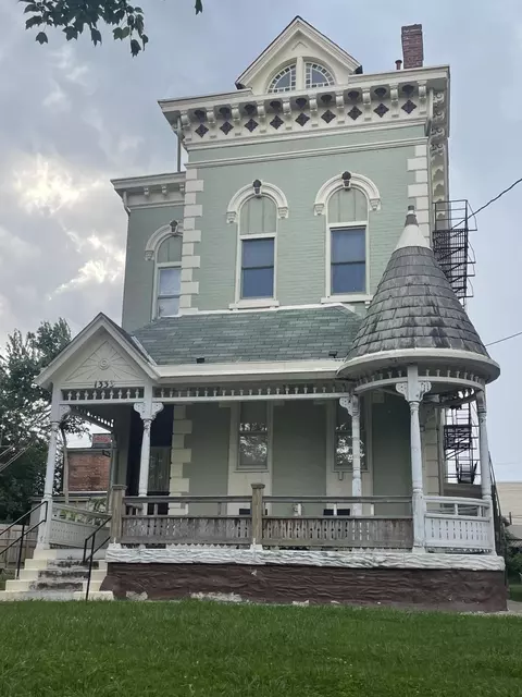 1333 Scott St, Covington, KY 41011