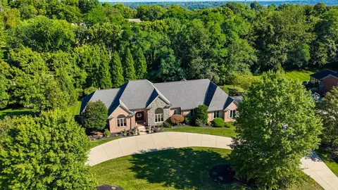 913 Rosewood Dr, Villa Hills, KY 41017