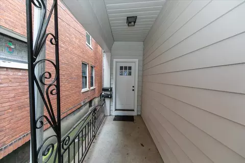 Entry Way - 2009 Greenup St, Covington, KY 41014 photo 1 of 2