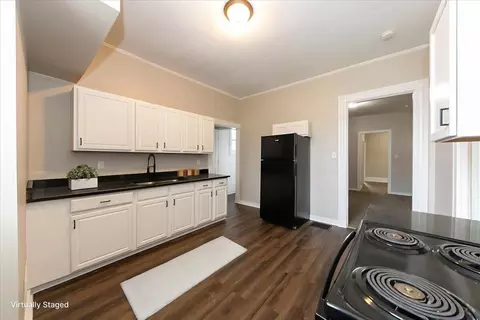 Kitchen - 2009 Greenup St, Covington, KY 41014 photo 2 of 3