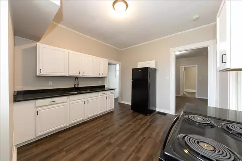 Kitchen - 2009 Greenup St, Covington, KY 41014 photo 1 of 3