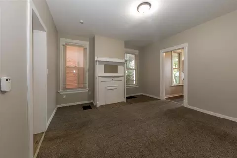Living - 2009 Greenup St, Covington, KY 41014 photo 2 of 3