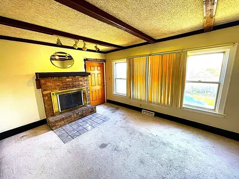 Living - 463 465 Hazen St, Covington, KY 41016 photo 1 of 1