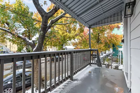 Exterior - 209 E 10th St, Covington, KY 41011 photo 2 of 3