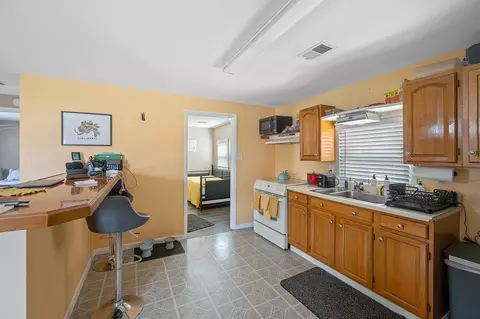 Kitchen - 435 River Rd, Bromley, KY 41016 photo 1 of 4