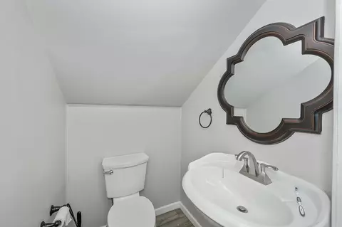 Bath - 435 River Rd, Bromley, KY 41016 photo 6 of 6