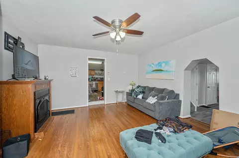 Living - 435 River Rd, Bromley, KY 41016 photo 1 of 1