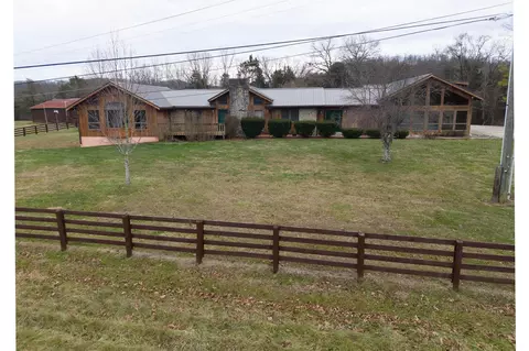 8594 Morehead Rd, Flemingsburg, KY 41041