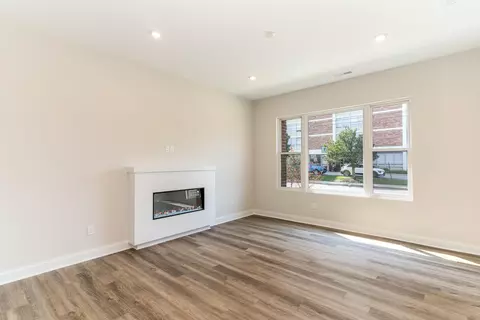 Living - 128 W 4th St, Covington, KY 41011 photo 3 of 11