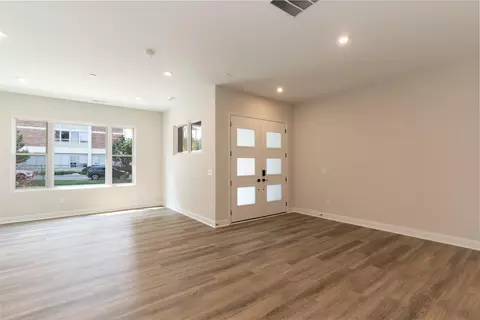 Living - 128 W 4th St, Covington, KY 41011 photo 1 of 11