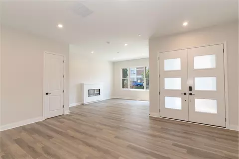 Living - 128 W 4th St, Covington, KY 41011 photo 2 of 11