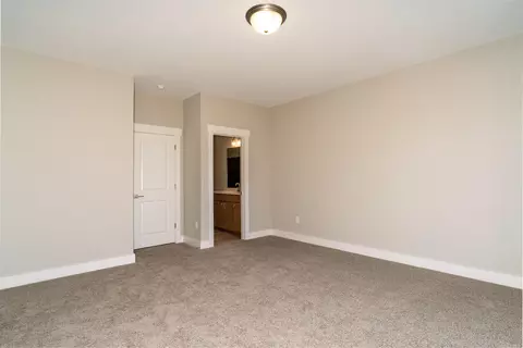 Bedroom - 126 W 4th St, Covington, KY 41011 photo 4 of 4